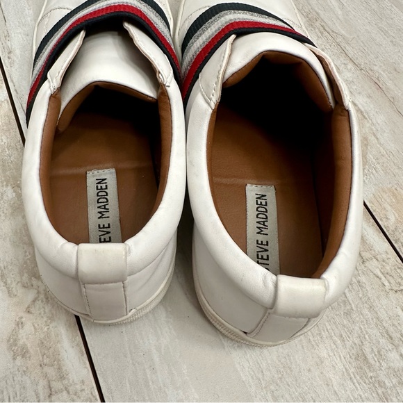 Steve Madden Mystify Size 8.5 Slip On White Sneakers Red White And Blue Strap - Picture 9 of 9